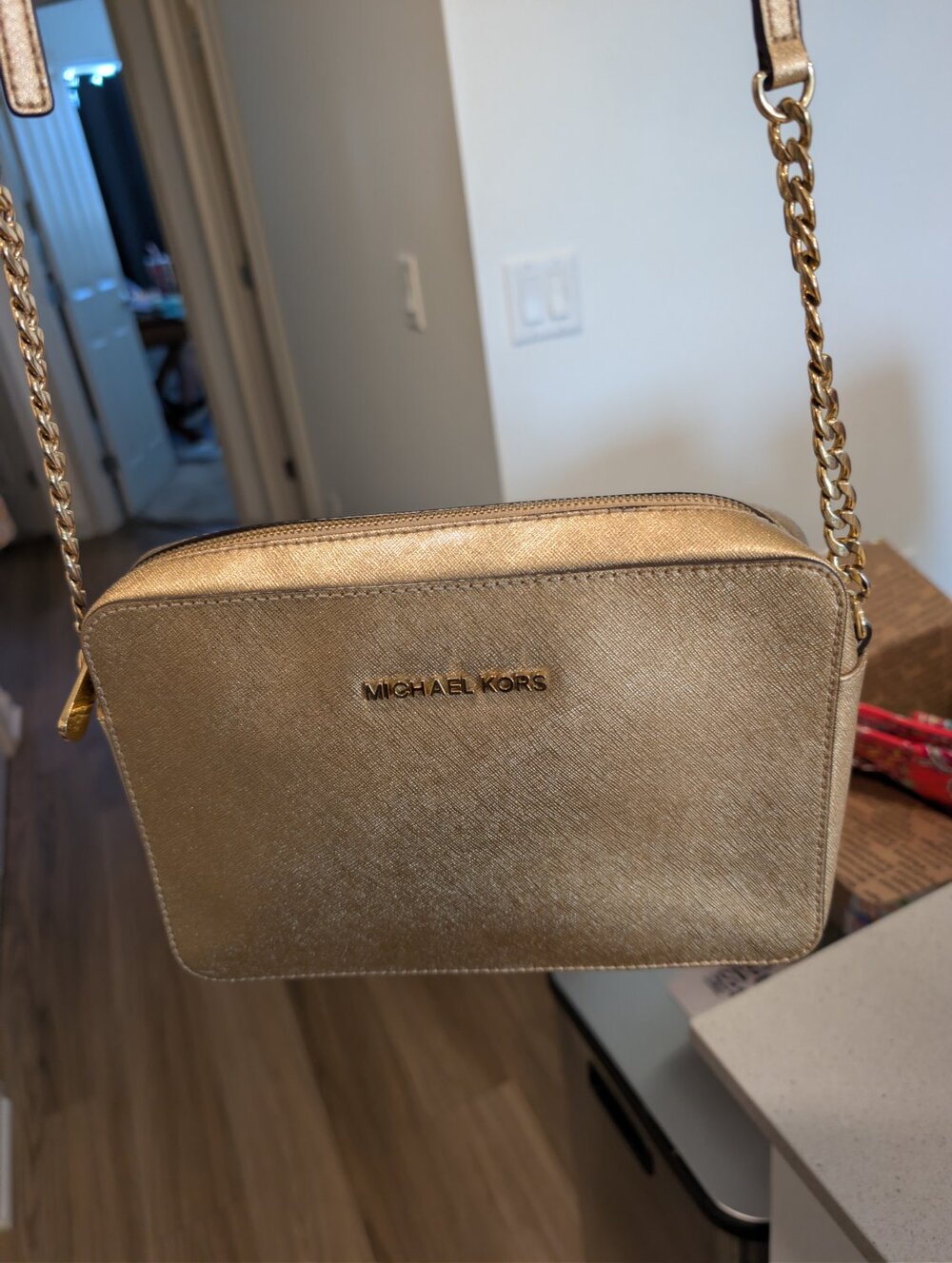 1009 Michael Kors Crossbody Bag Gold Metallic Faux Leather - Like New